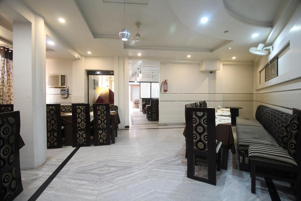 Fabexpress Alpine Hotel Agra  Exterior photo