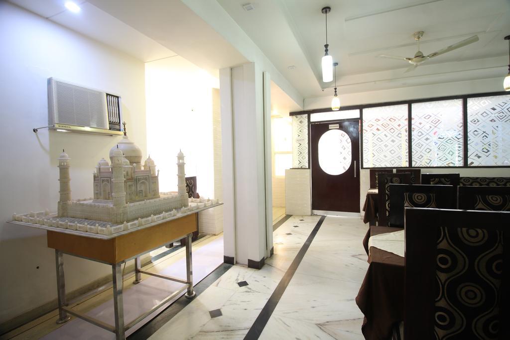Fabexpress Alpine Hotel Agra  Exterior photo